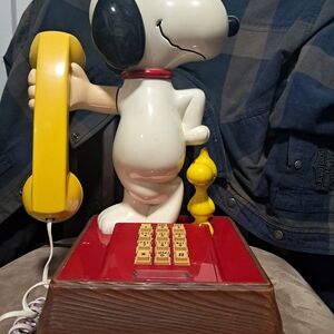 Vintage Snoopy Telephone with Yellow Handset